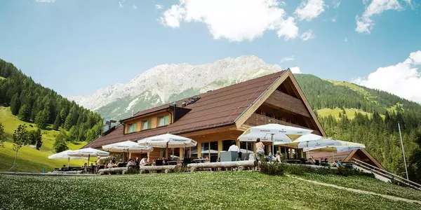 Die Untermarkter Alm (UAlm-Hütte) im Sommer